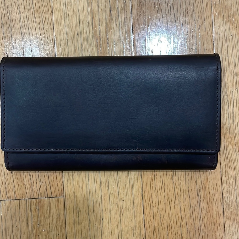 Dark brown leather wallet with RFID protection. Excellent preowned condition.